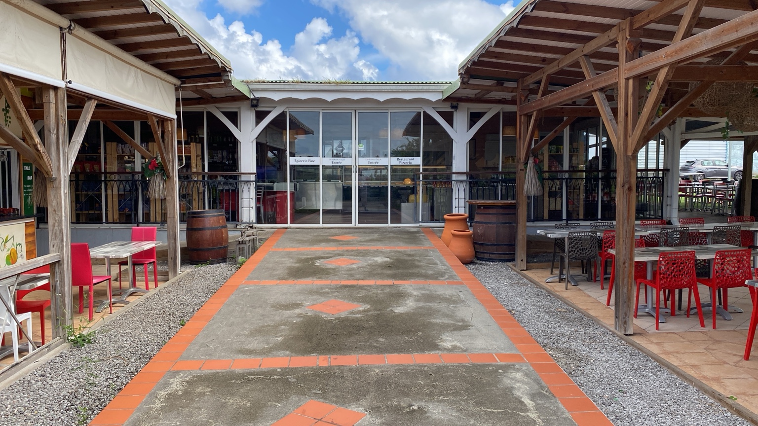 Entrée et terrasses de Taverna Italia
