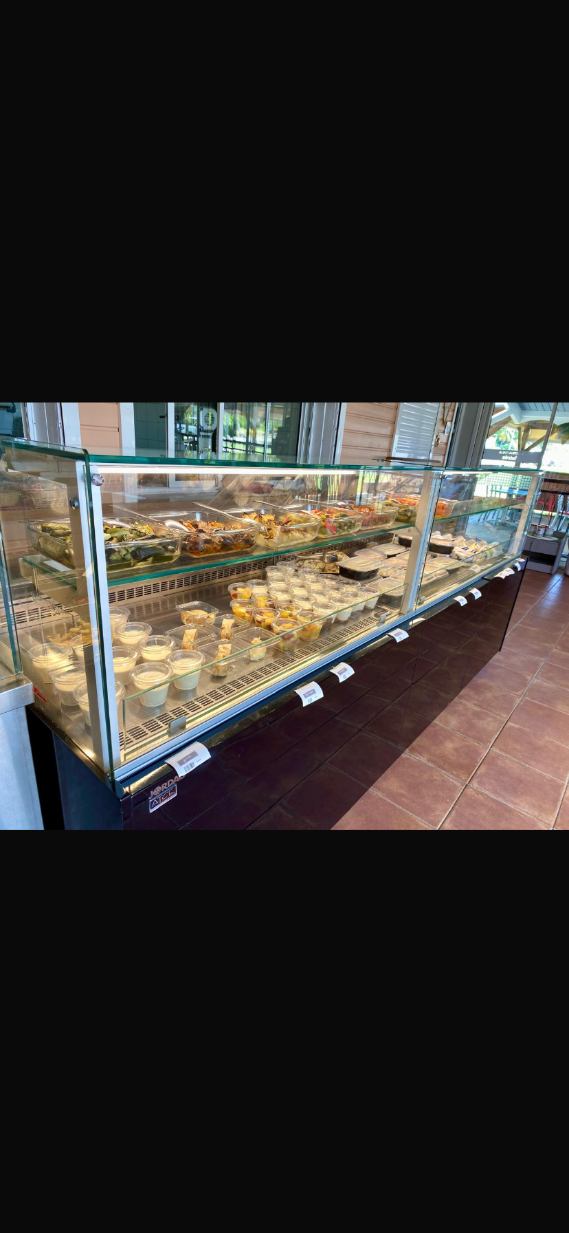 Vitrine de plats préparés à Taverna Italia