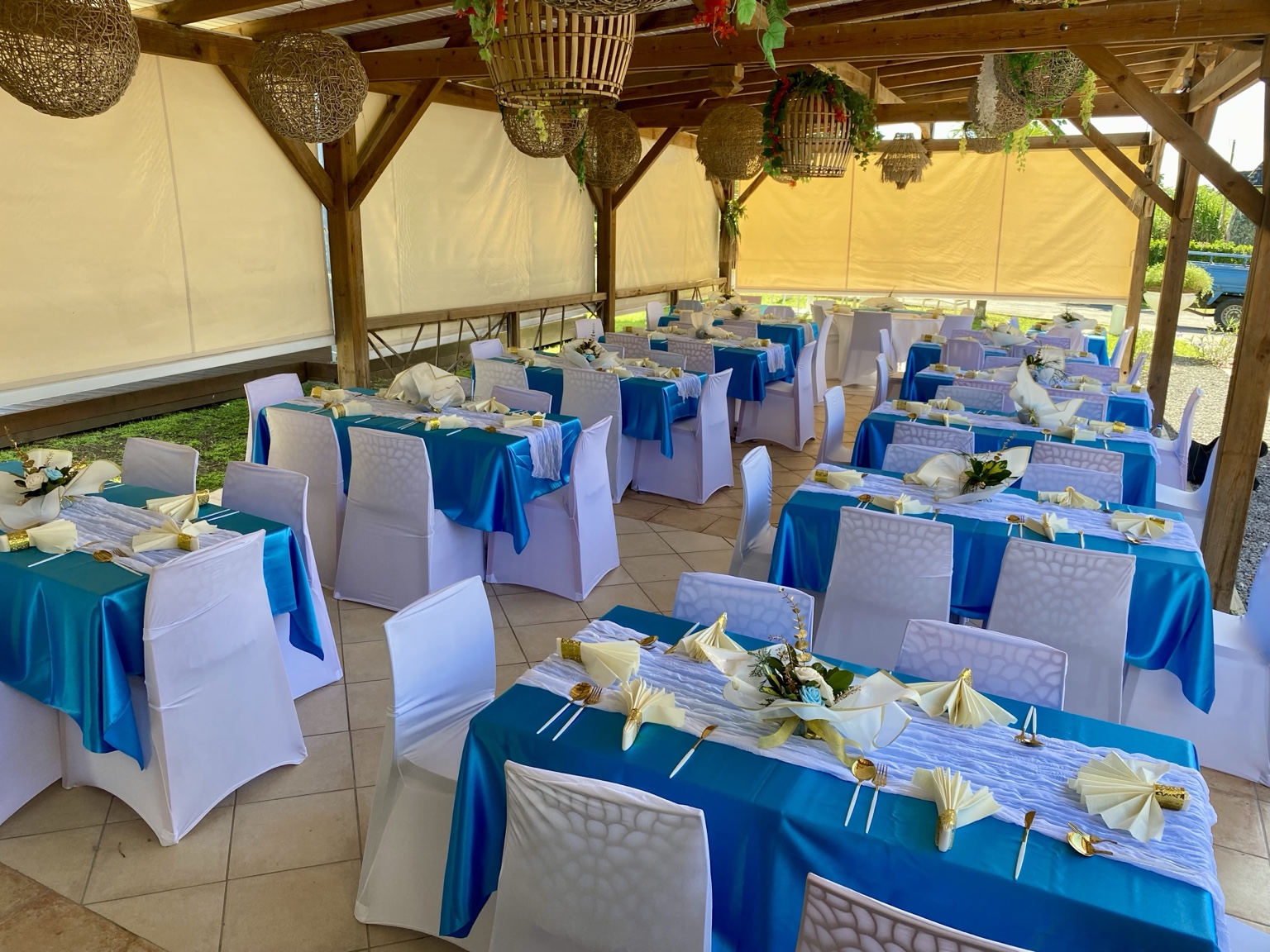 Salle de Taverna Italia dressée pour une réception